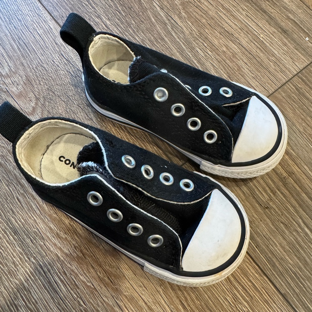 Black/white Velcro Converse Black/white size Toddler 5